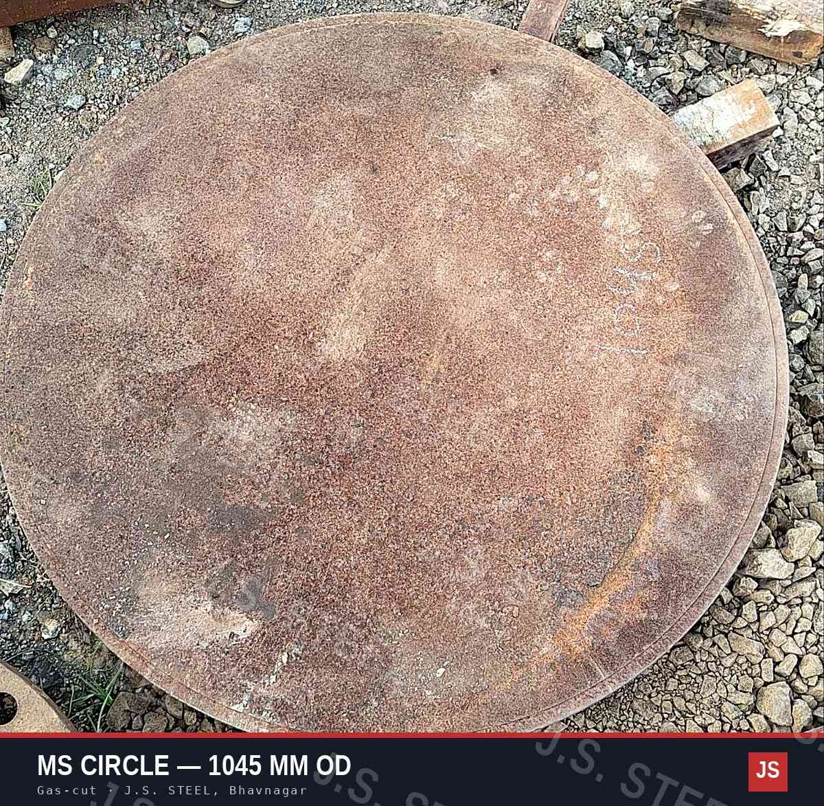 Gas-cut MS circle, 1045 mm OD, marked 1045 in chalk, on the gravel at the J.S. STEEL yard, Bhavnagar