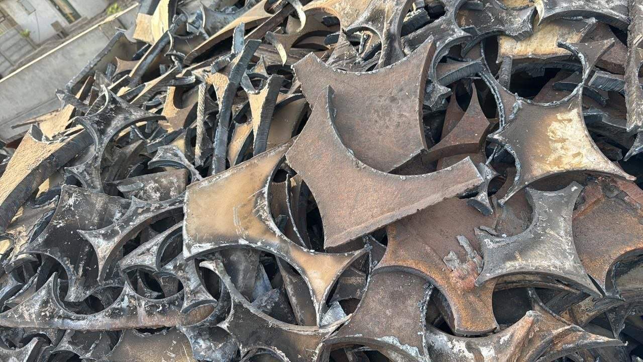 Close-up of profile melting scrap: star and cross shaped MS plate skeletons